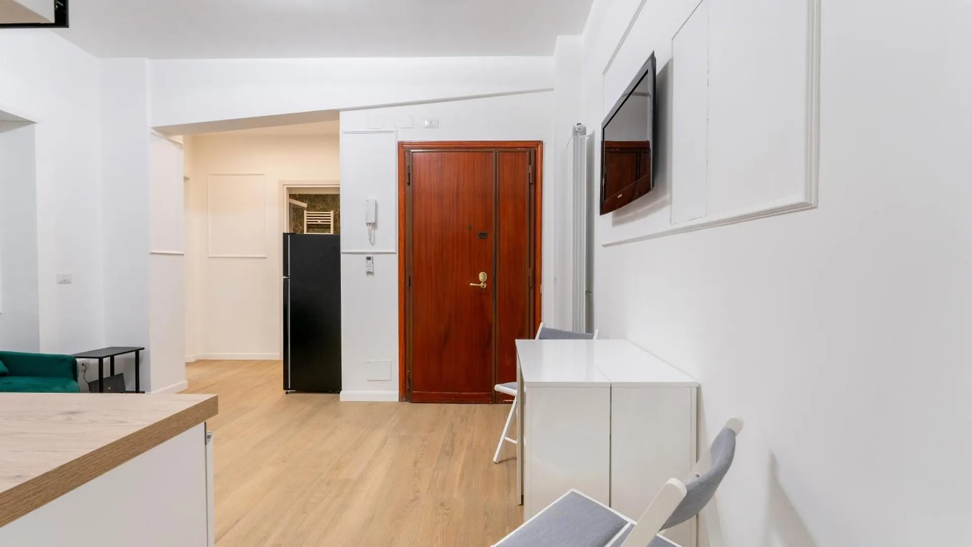 Emerald Suite, Elegant Flat In San Giovanni Area Rome Italy