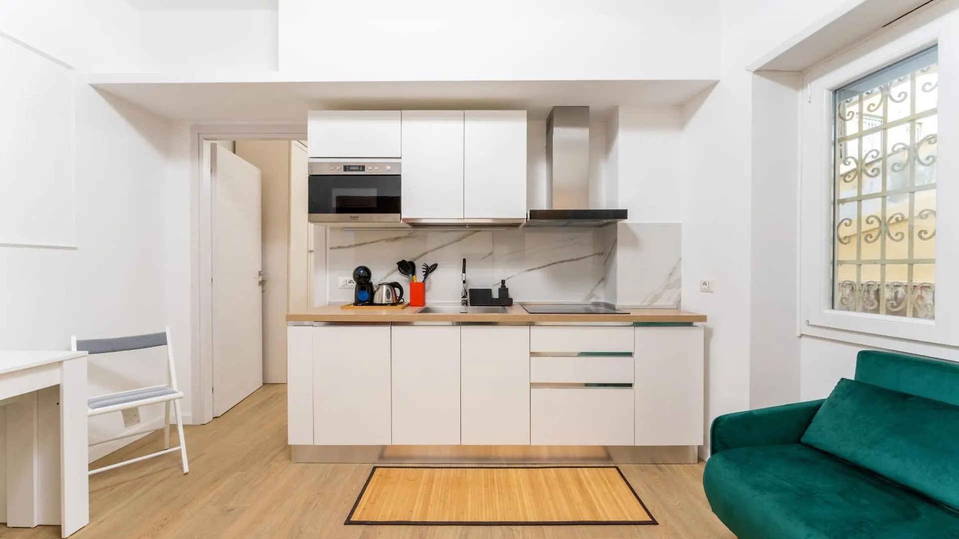 Emerald Suite, Elegant Flat In San Giovanni Area Rome 0*,  Italy